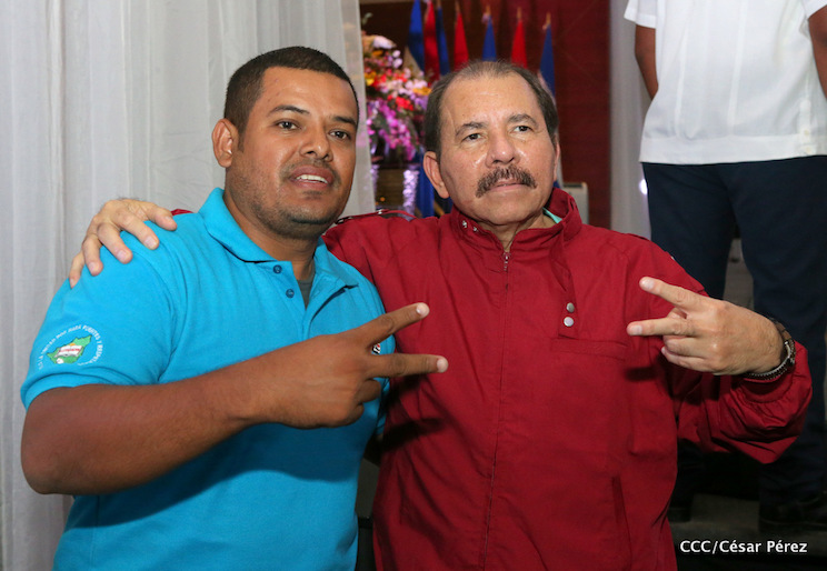 Presidente Daniel Ortega y Compa&ntilde;era Rosario Murillo con trabajadores y trabajadoras de Nicaragua